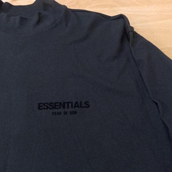 Fear Of God Essentials Mockneck Off Black Men's Size ,Tall Medium Oversized - Picture 5 of 16